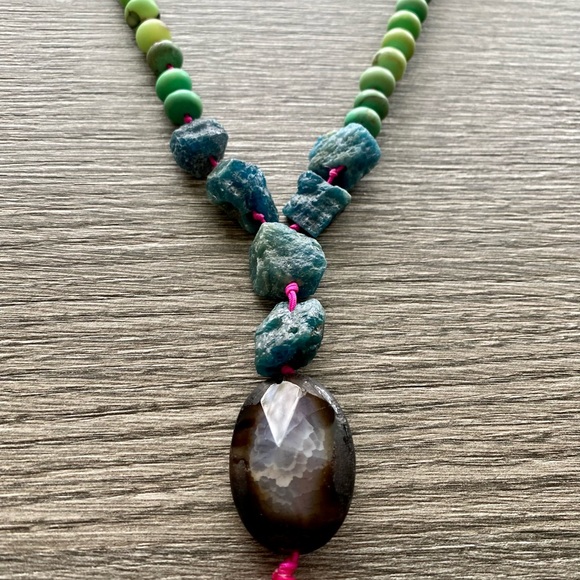 Hand knotted gemstone necklace.  42” - Picture 10 of 11